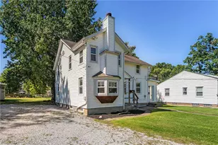 1860 E 298th St, Wickliffe, OH 44092 - Photo 2