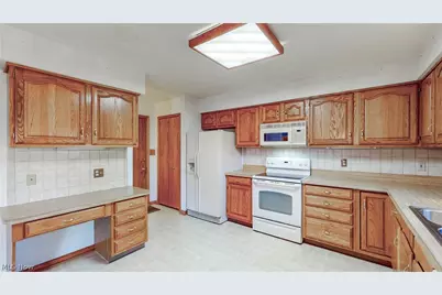 230 Park Place Drive, Wadsworth, OH 44281 - Photo 10