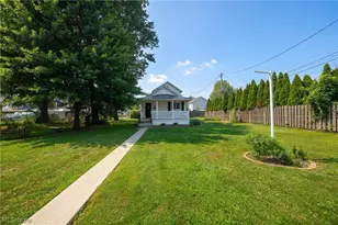 368 4th Dr NW, New Philadelphia, OH 44663 - Photo 2