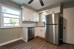 395 E 324th St, Willowick, OH 44095 - Photo 8