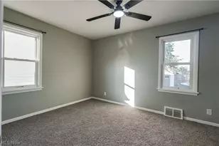 395 E 324th St, Willowick, OH 44095 - Photo 12