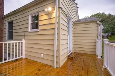 1208 Roslyn Avenue, Akron, OH 44320 - Photo 6