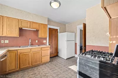14537 Bayes Avenue, Oakwood, OH 44107 - Photo 8