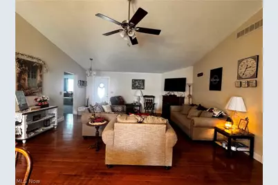 703 Oak Tree Lane, Belpre, OH 45714 - Photo 12