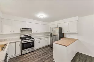 460 Long St, Amherst, OH 44001 - Photo 2
