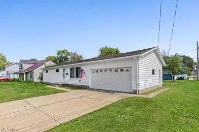 1902 Root Avenue NE, Canton, OH 44705 - Photo 2
