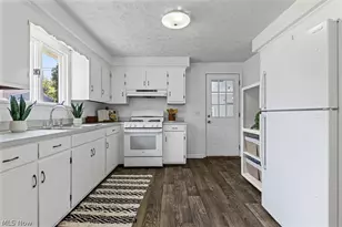 1902 Root Ave NE, Canton, OH 44705 - Photo 4