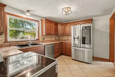 811 Leecrest Street NW, Massillon, OH 44646 - Photo 2