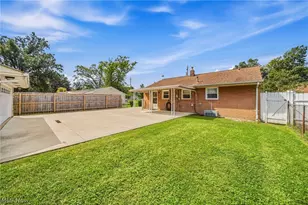 33450 Willowick Dr, Eastlake, OH 44095 - Photo 24