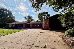 132 W Indian St, Gnadenhutten, OH 44629 - Photo 2
