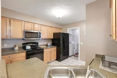 1990 Village Parkway, Tallmadge, OH 44278 - Photo 16