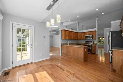1024 Hunters Chase, Grafton, OH 44044 - Photo 10