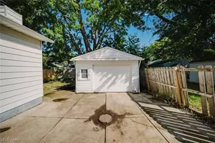 32909 Alva Dr, Eastlake, OH 44095 - Photo 22