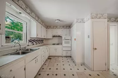 32909 Alva Drive, Eastlake, OH 44095 - Photo 10