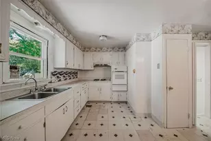 32909 Alva Dr, Eastlake, OH 44095 - Photo 10