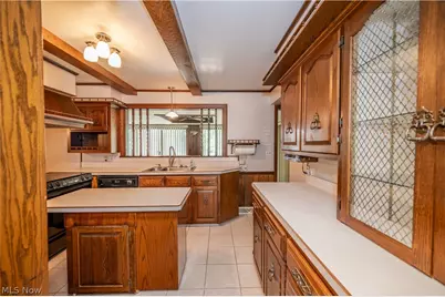 2882 Decamp Road, Youngstown, OH 44511 - Photo 8