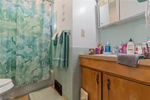 1360 Brittain Woods Rd, Akron, OH 44310 - Photo 12