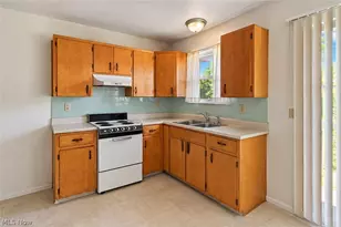 1360 Brittain Woods Rd, Akron, OH 44310 - Photo 16