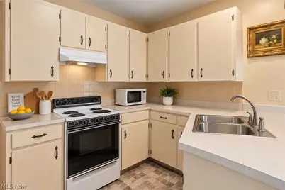 1360 Brittain Woods Road, Akron, OH 44310 - Photo 6