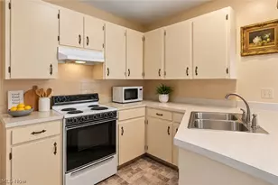 1360 Brittain Woods Rd, Akron, OH 44310 - Photo 6
