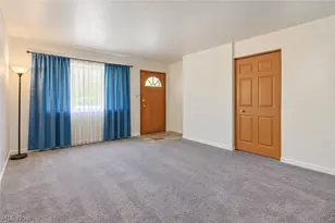 1360 Brittain Woods Rd, Akron, OH 44310 - Photo 4