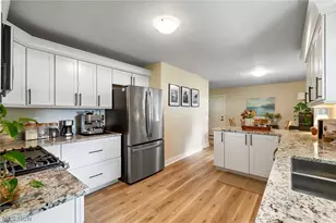 195 Westview Ave, Wadsworth, OH 44281 - Photo 2