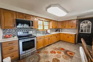 6093 Joliat Ave, Louisville, OH 44641 - Photo 4