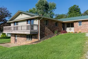 6093 Joliat Ave, Louisville, OH 44641 - Photo 2