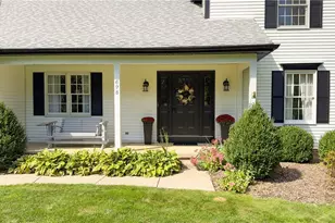 698 Deep Woods Dr, Aurora, OH 44202 - Photo 2