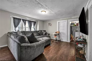 228 Gates, Elyria, OH 44035 - Photo 2