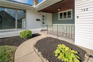 748 Hemlock St NW, Massillon, OH 44647 - Photo 2
