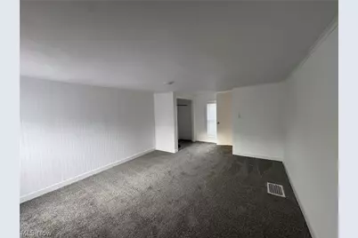 210 W 3rd Street, Uhrichsville, OH 44683 - Photo 10