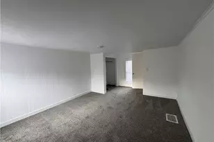 210 W 3rd St, Uhrichsville, OH 44683 - Photo 10
