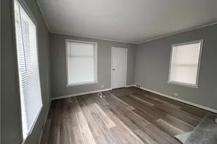 210 W 3rd St, Uhrichsville, OH 44683 - Photo 6
