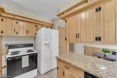 18219 Van Aken Boulevard, Huber Heights, OH 44122 - Photo 12