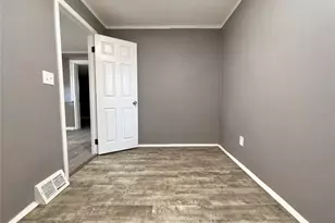 2408 Castle Ave, Loveland, OH 44113 - Photo 6