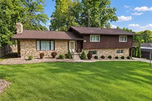 310 Fawnwood Dr, Tallmadge, OH 44278 - Photo 1