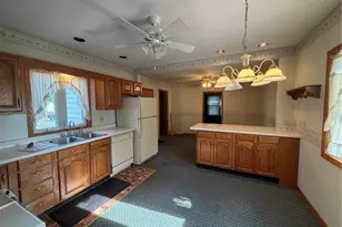 14060 Pershing Ave, Newcomerstown, OH 43832 - Photo 4