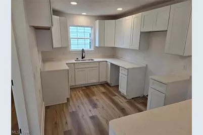 672 E 331st, Eastlake, OH 44095 - Photo 2