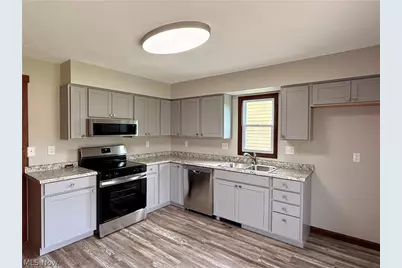 124 Creekfield Court, Elyria, OH 44035 - Photo 8