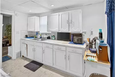 15715 Glendale Avenue, Loveland, OH 44128 - Photo 2