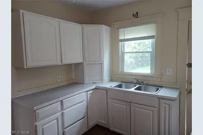 50 N Hazelwood Avenue, Youngstown, OH 44509 - Photo 8