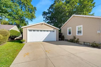 379 Stanford Street, Akron, OH 44314 - Photo 2