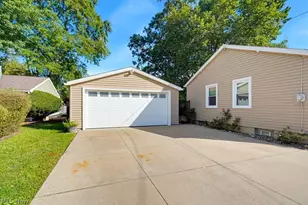 379 Stanford St, Akron, OH 44314 - Photo 2