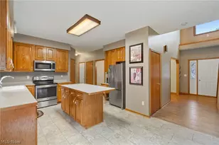 5688 Shallow Creek Ave, Louisville, OH 44641 - Photo 14