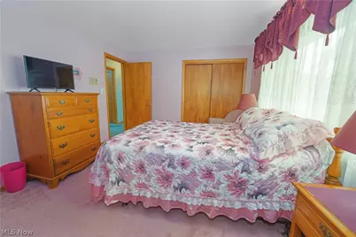 1325 Braceville Robinson Road, Worthington, OH 44470 - Photo 28