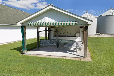 1325 Braceville Robinson Road, Worthington, OH 44470 - Photo 14