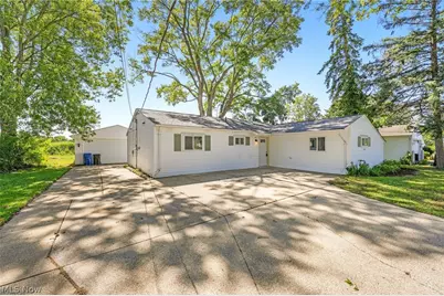 34297 W Point Drive, North Ridgeville, OH 44039 - Photo 2