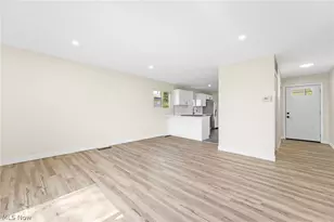 34297 W Point Dr, North Ridgeville, OH 44039 - Photo 14