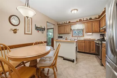 6180 Chesham Avenue NE, Canton, OH 44721 - Photo 10